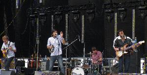 YOUNG THE GIANT